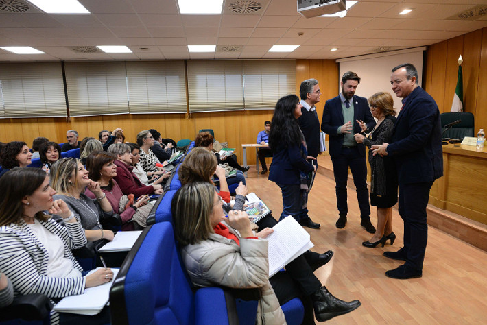La Junta forma a un centenar de profesionales sobre la aplicación de la Renta Mínima de Inserción Social